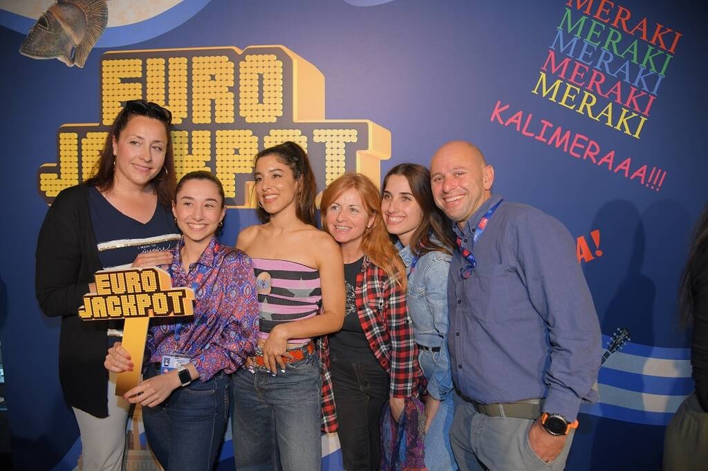 Οι εργαζόμενοι του ΟΠΑΠ υποδέχθηκαν τη Μαρίνα Σάττι με ένα μεγάλο πάρτι στα κεντρικά γραφεία