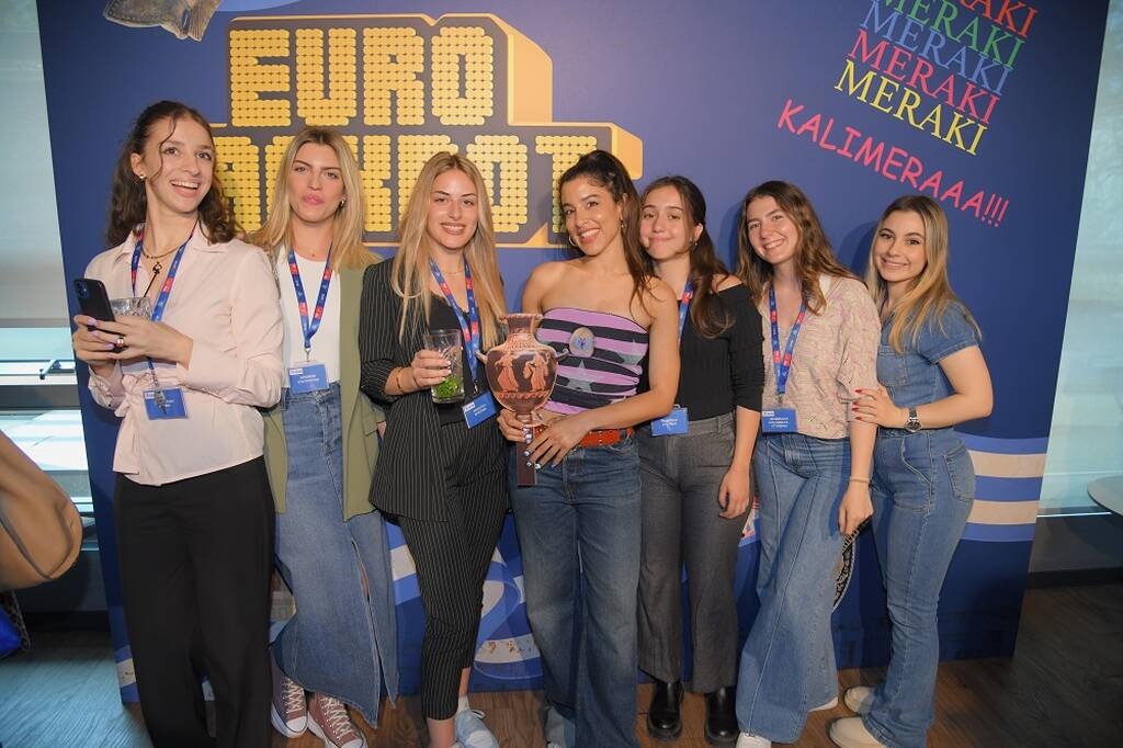 Οι εργαζόμενοι του ΟΠΑΠ υποδέχθηκαν τη Μαρίνα Σάττι με ένα μεγάλο πάρτι στα κεντρικά γραφεία