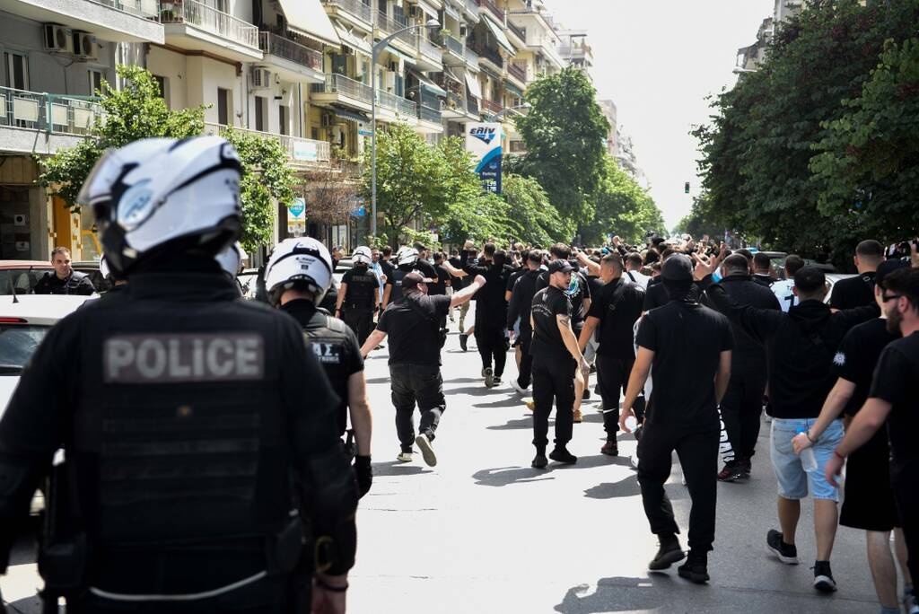 Θεσσαλονίκη: Πορεία χιλιάδων οπαδών του ΠΑΟΚ - Ισχυρές αστυνομικές δυνάμεις σε όλη την πόλη (pics)
