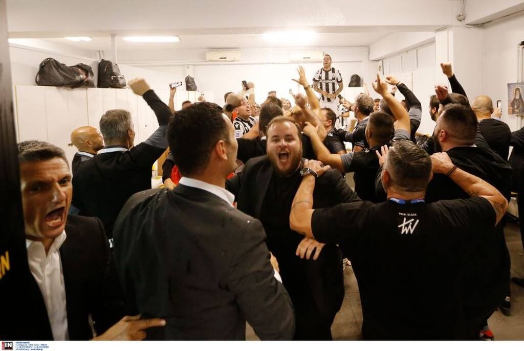 ΠΑΟΚ: Έξαλλοι πανηγυρισμοί στο Βικελίδης - Πήρε «φωτιά» η Τούμπα για το 4ο Πρωτάθλημα! (pics)