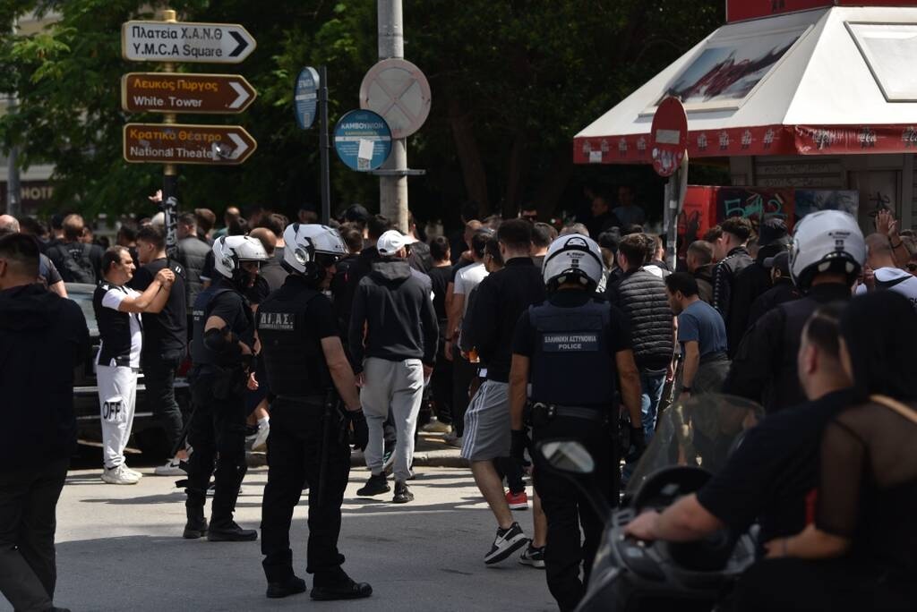 Θεσσαλονίκη: Πορεία χιλιάδων οπαδών του ΠΑΟΚ - Ισχυρές αστυνομικές δυνάμεις σε όλη την πόλη (pics)