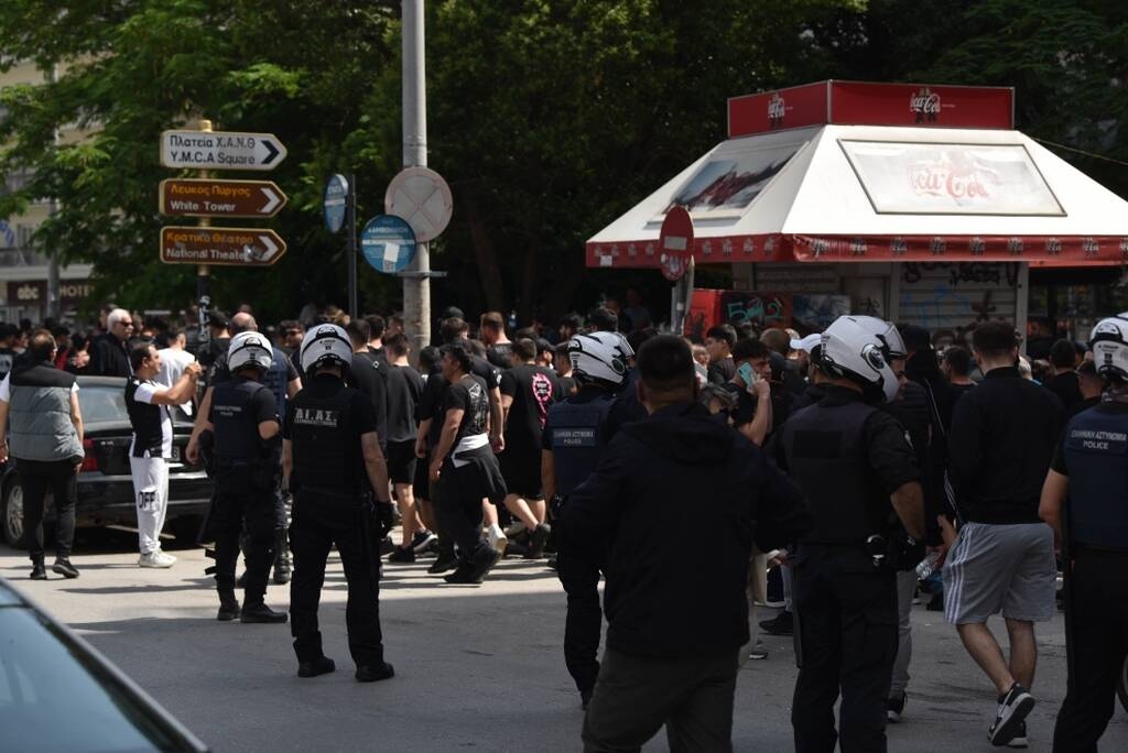 Θεσσαλονίκη: Πορεία χιλιάδων οπαδών του ΠΑΟΚ - Ισχυρές αστυνομικές δυνάμεις σε όλη την πόλη (pics)
