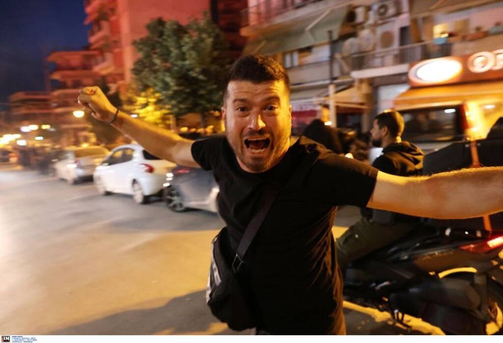 ΠΑΟΚ: Έξαλλοι πανηγυρισμοί στο Βικελίδης - Πήρε «φωτιά» η Τούμπα για το 4ο Πρωτάθλημα! (pics)