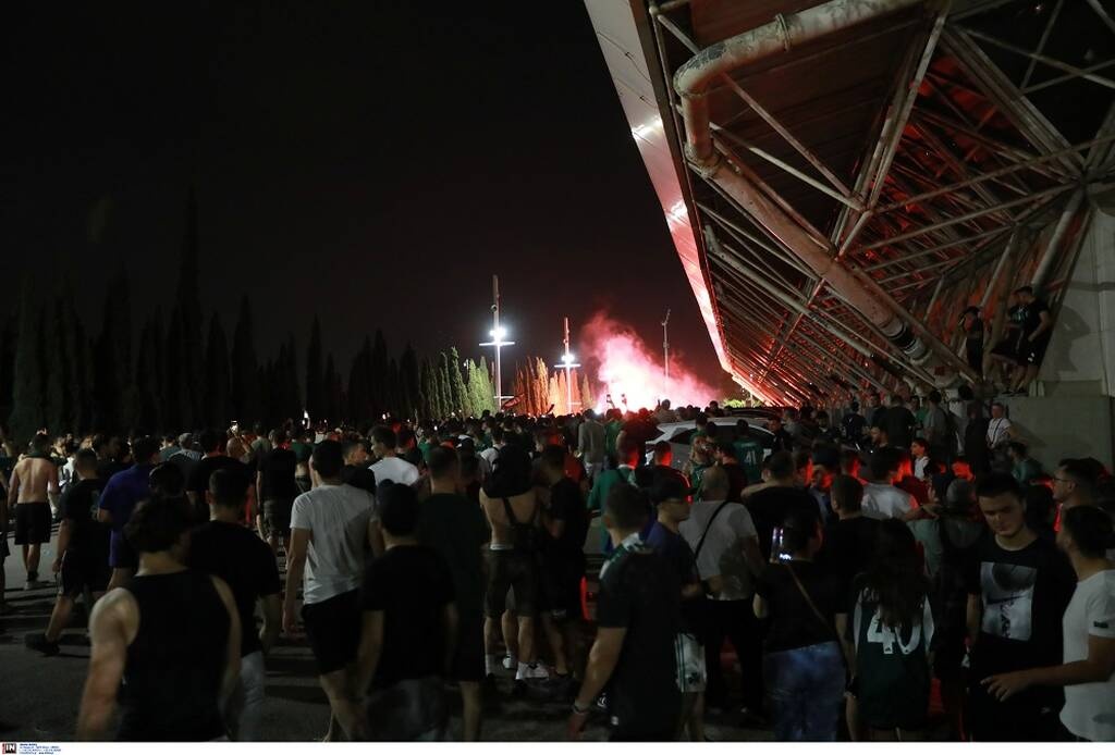 Ολυμπιακός – Παναθηναϊκός: Χιλιάδες οπαδοί στο ΟΑΚΑ για τους «πράσινους» θριαμβευτές (video)
