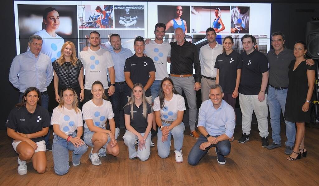 Οι ΟΠΑΠ Champions με τον Αναπληρωτή Διευθύνοντα Σύμβουλο του ΟΠΑΠ, Οδυσσέα Χριστοφόρου, την Chief Legal, Regulatory & Compliance Officer του ΟΠΑΠ, Νάνση Βέρρα, τον Chief Marketing Officer του ΟΠΑΠ, Γιάννη Ρόκκα, τον Διευθύνοντα Σύμβουλο του ΟΠΑΠ, Jan