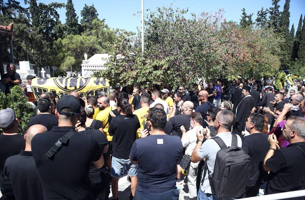 ΑΕΚ: Το τελευταίο «αντίο» στον εμβληματικό οπαδό Νίκο Ξηροκώστα