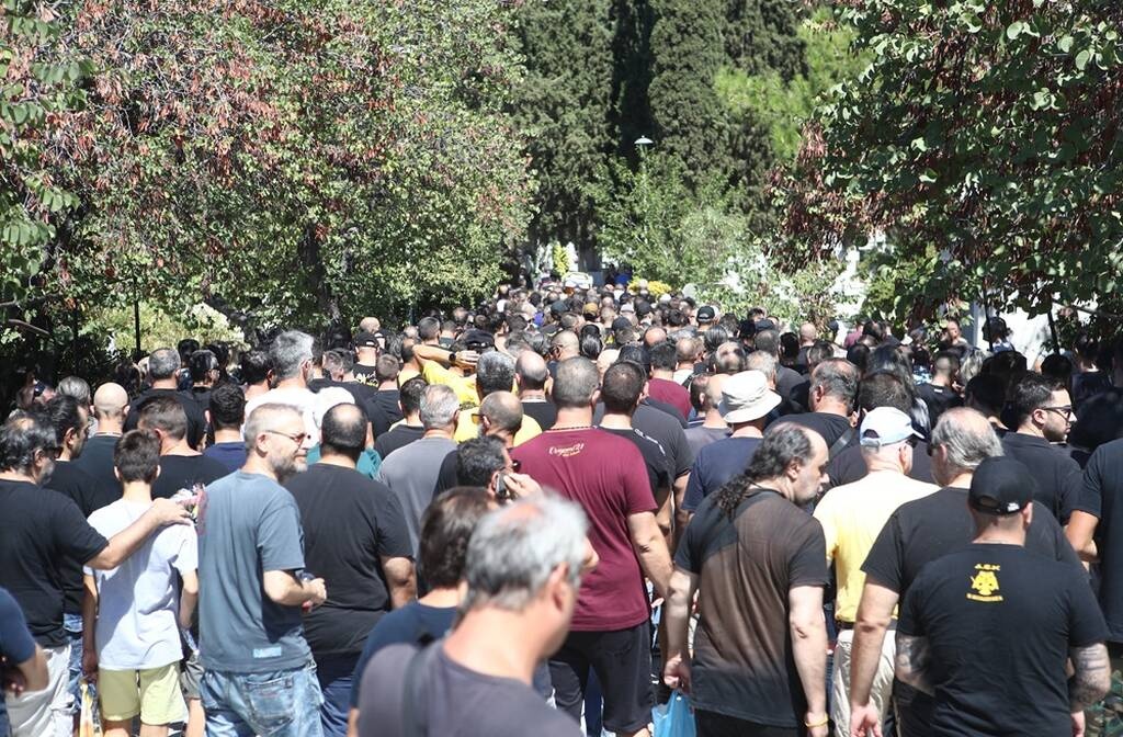 ΑΕΚ: Το τελευταίο «αντίο» στον εμβληματικό οπαδό Νίκο Ξηροκώστα
