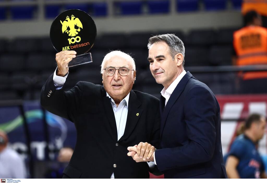 AEK: Τίμησε τον σπουδαίο Θωμά Μαύρο και τον εμβληματικό Νίκο Μπαμπανικολό