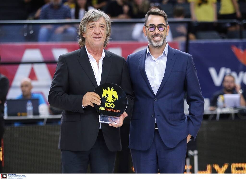 AEK: Τίμησε τον σπουδαίο Θωμά Μαύρο και τον εμβληματικό Νίκο Μπαμπανικολό