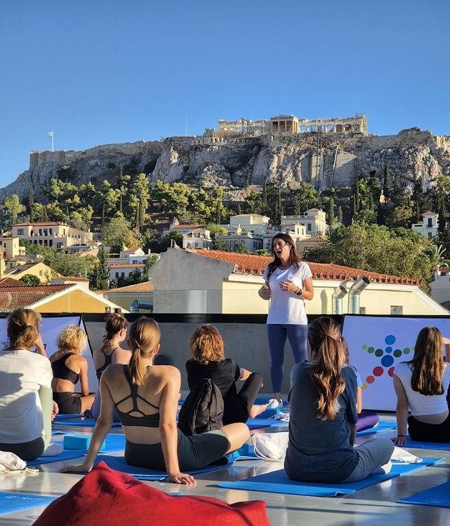 Στιγμιότυπο από το δεύτερο Uni-Yoga session που πραγματοποιήθηκε στην Αθήνα