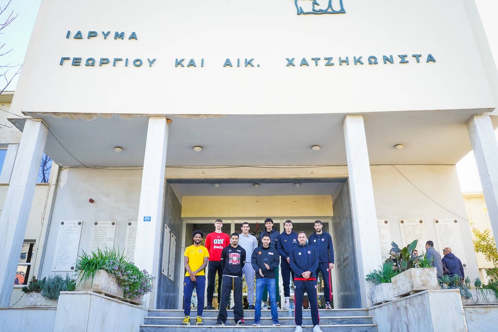Αθλητές του Παναθηναϊκού AKTOR, του Ολυμπιακού, του Περιστερίου Domino’s, του Πανιωνίου ΧΥΜΟΙ VIVA και του Λαυρίου DHI επισκέφθηκαν το Ίδρυμα Γεωργίου και Αικατερίνης Χατζηκώνστα