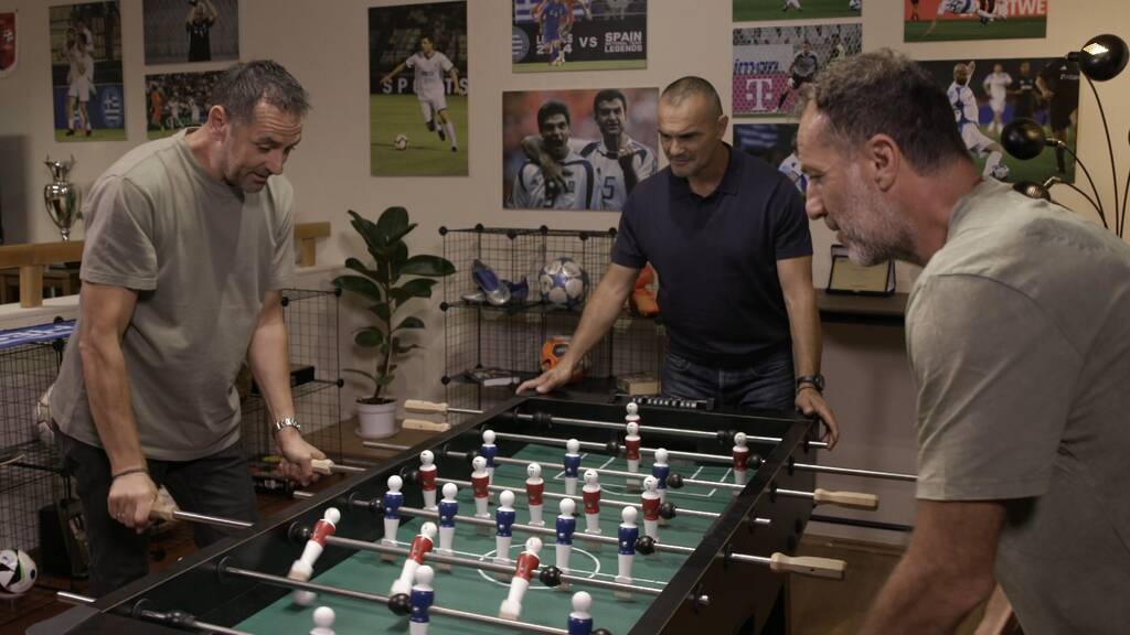 «4-3-3»: Το docuseries της COSMOTE TV με πρωταγωνιστές τους «Legends 2004» επιστρέφει με 2η σεζόν