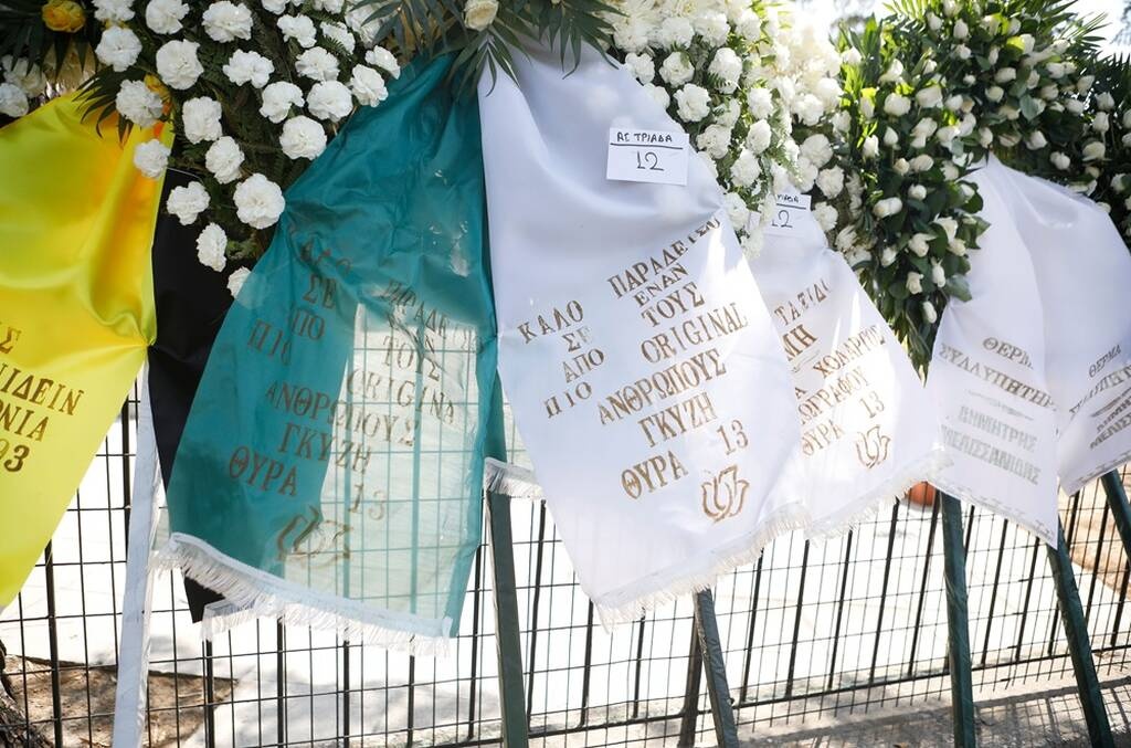 Κηδεία Χατζηχρήστου: Παρόντες φίλοι και... αντίπαλοι - Οπαδός του Παναθηναϊκού στον Ιερό Ναό
