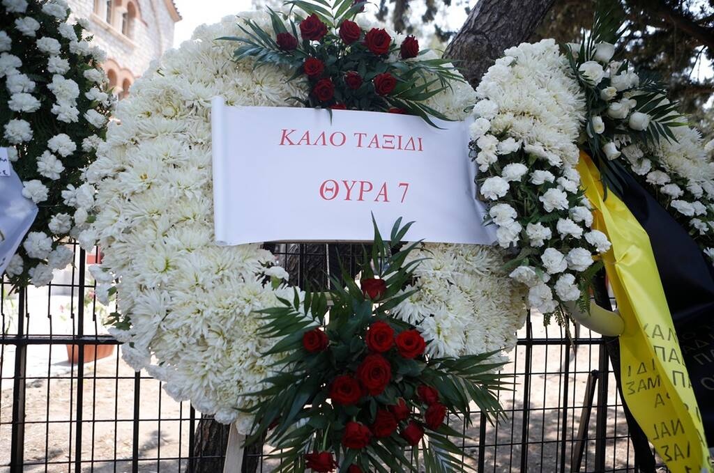 Κηδεία Χατζηχρήστου: Παρόντες φίλοι και... αντίπαλοι - Οπαδός του Παναθηναϊκού στον Ιερό Ναό