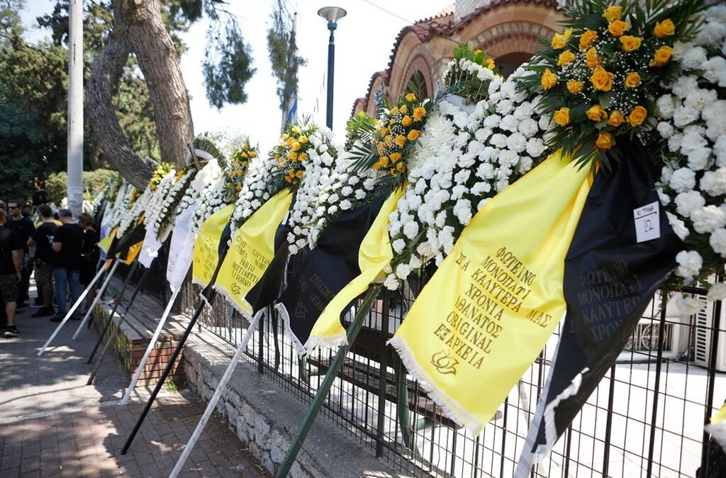 Κηδεία Χατζηχρήστου: Παρόντες φίλοι και... αντίπαλοι - Οπαδός του Παναθηναϊκού στον Ιερό Ναό