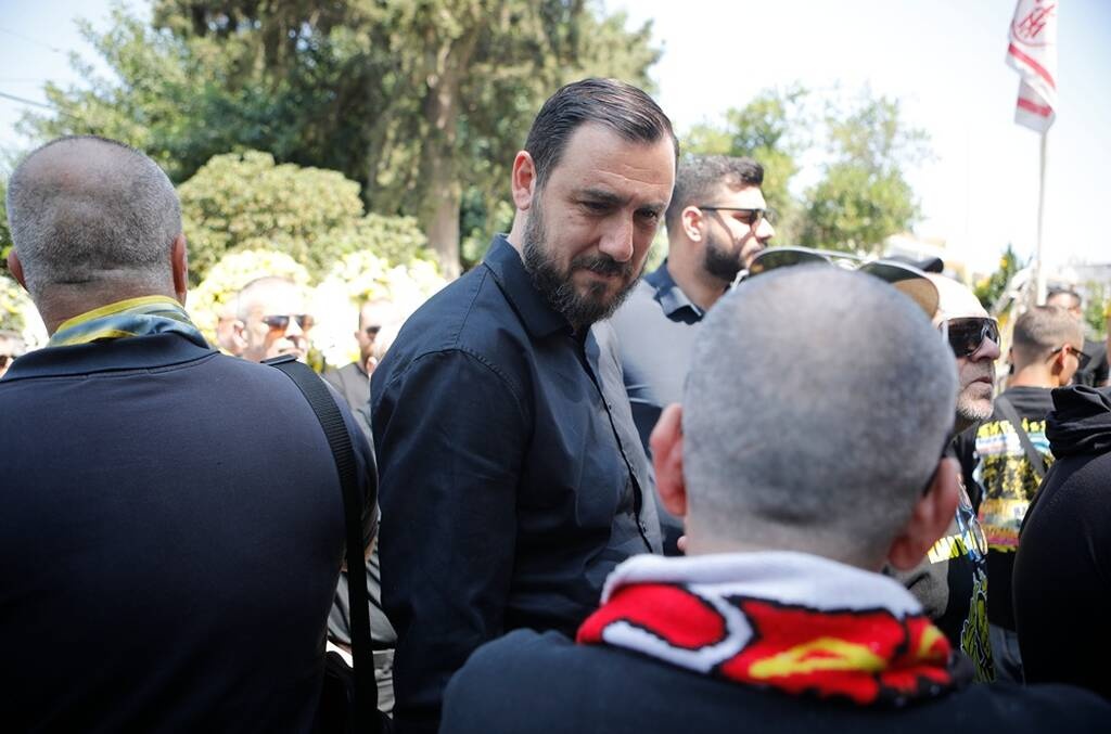Κηδεία Χατζηχρήστου: Παρόντες φίλοι και... αντίπαλοι - Οπαδός του Παναθηναϊκού στον Ιερό Ναό