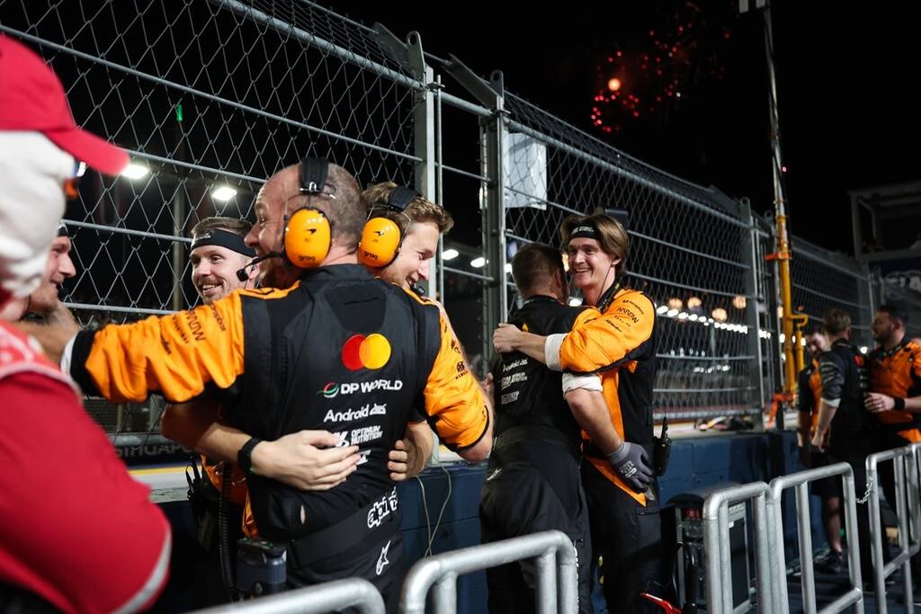Πανηγυρίζουν οι φίλοι της McLaren F1 Team σε όλο τον πλανήτη
