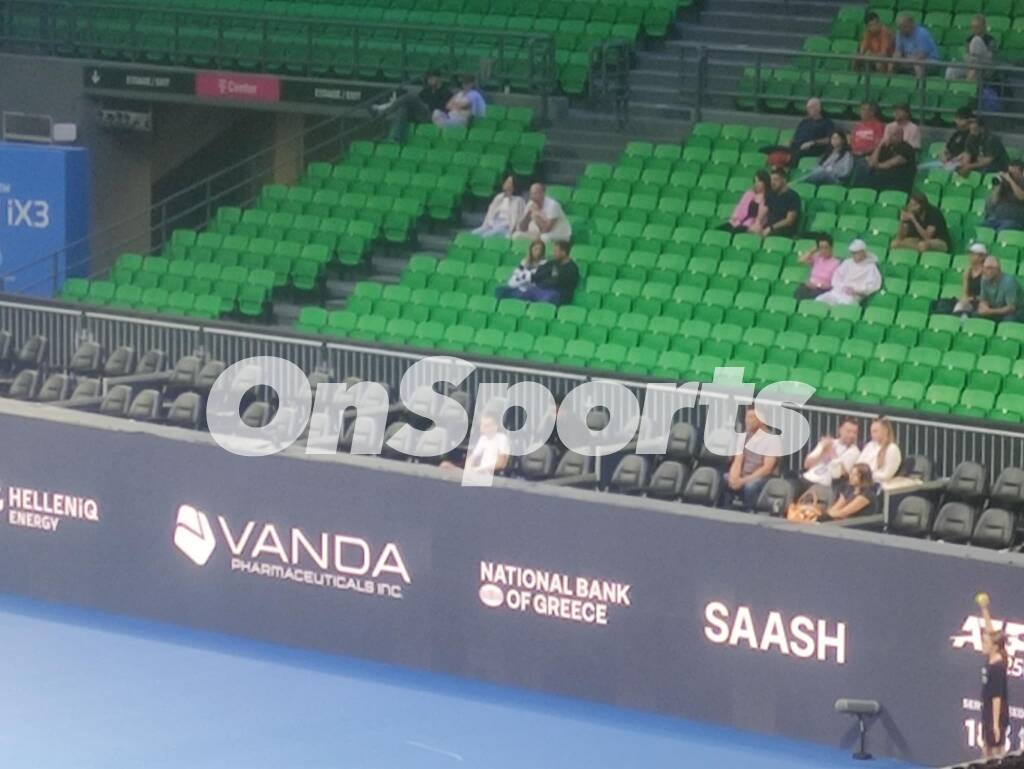 Hellenic Championship ATP 250: Ο Τι Τζέι Σορτς παρακολουθεί τένις στο Telekom Center Athens