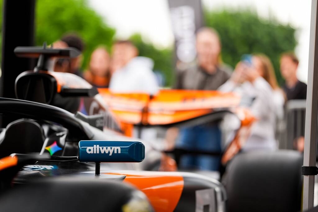 Το εντυπωσιακό showcar της McLaren F1 Team