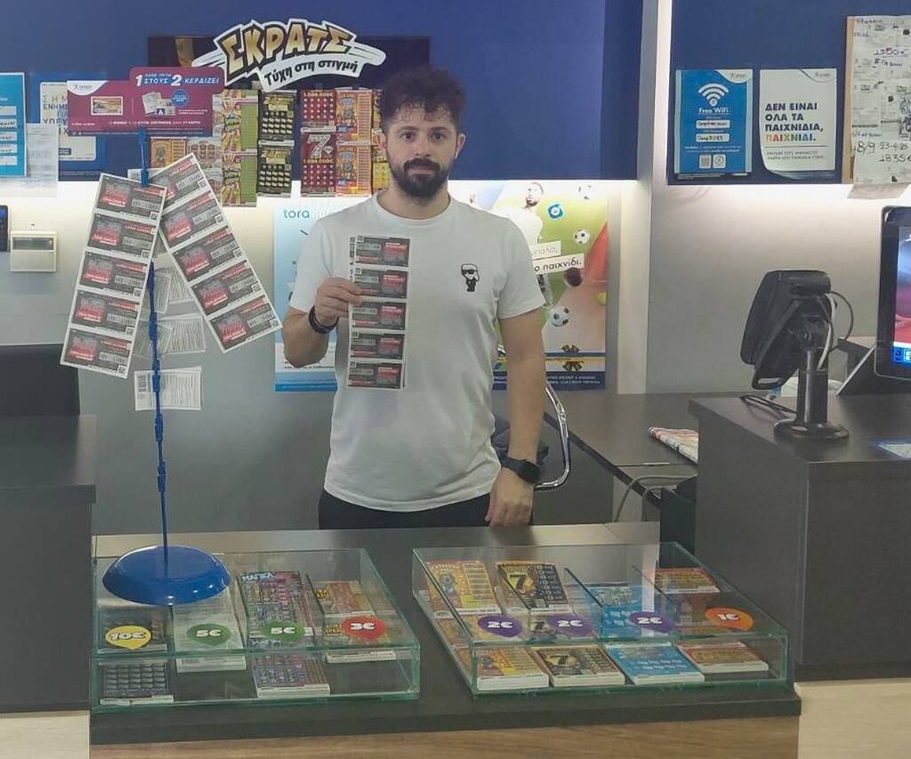 Βαγγέλης Μπέλλος, ιδιοκτήτης καταστήματος ΟΠΑΠ στην οδό Δημαρχείου 30, στο Αιγάλεω. 