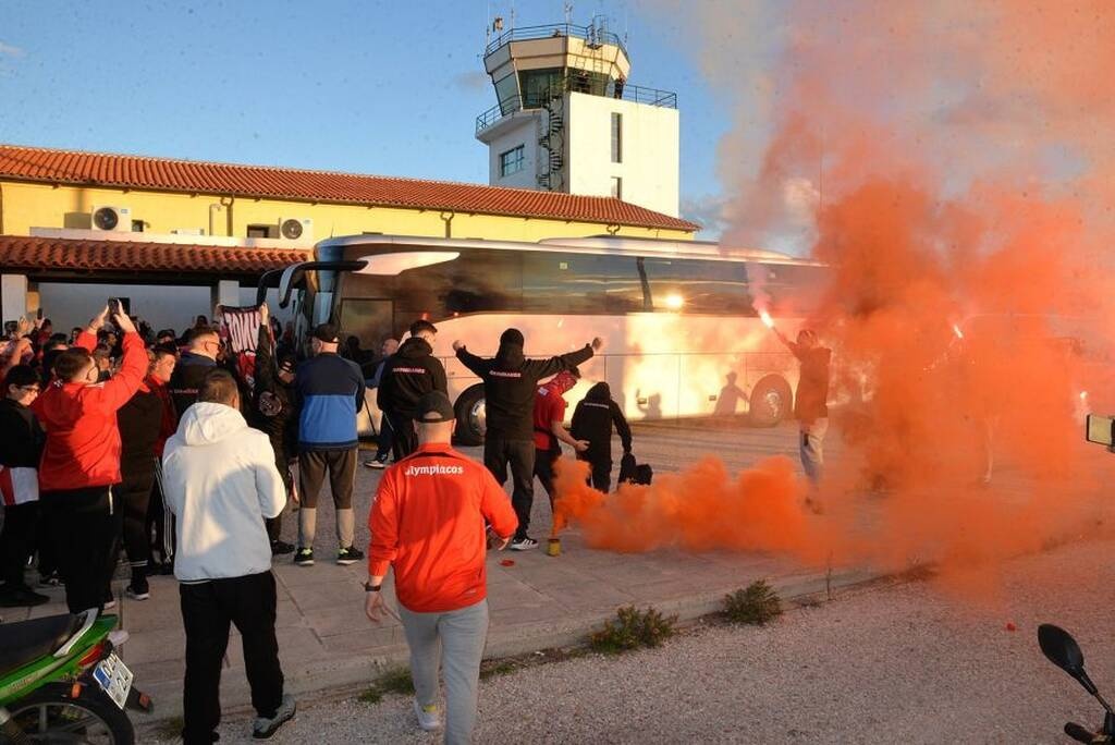 Ολυμπιακός: Θερμή υποδοχή στη Σύρο για τους Πειραιώτες (pics)