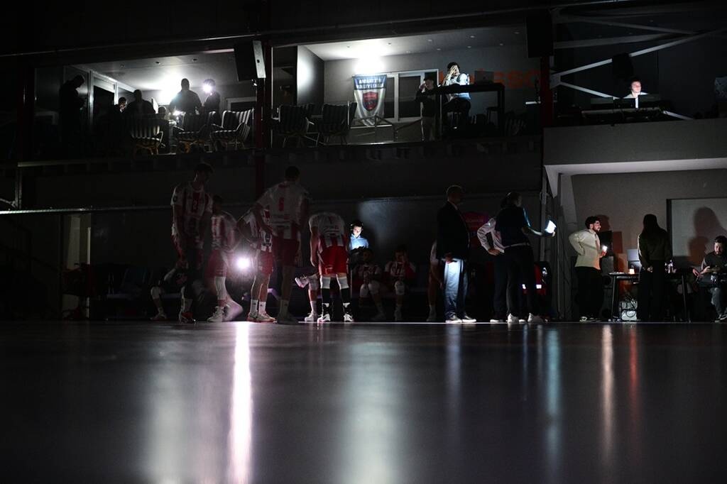 League Cup: Έπεσε… μαύρο στο «Ανδρέας Βαρίκας» - Προσωρινή διακοπή στον τελικό ΠΑΟΚ - Ολυμπιακός