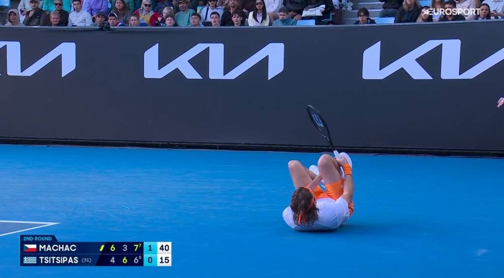 Στέφανος Τσιτσιπάς: Τρομακτικός τραυματισμός στο Australian Open (pics)