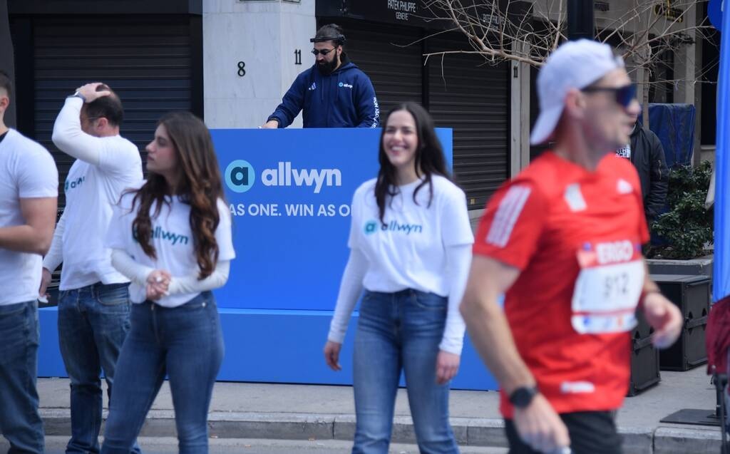 Όλη η πόλη μια γιορτή με περισσότερες από 30.000 συμμετοχές στον Ημιμαραθώνιο της Αθήνας (vid.)