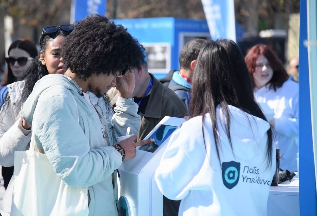 Όλη η πόλη μια γιορτή με περισσότερες από 30.000 συμμετοχές στον Ημιμαραθώνιο της Αθήνας (vid.)