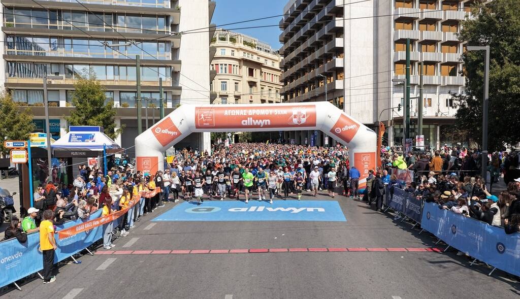 Όλη η πόλη μια γιορτή με περισσότερες από 30.000 συμμετοχές στον Ημιμαραθώνιο της Αθήνας (vid.)
