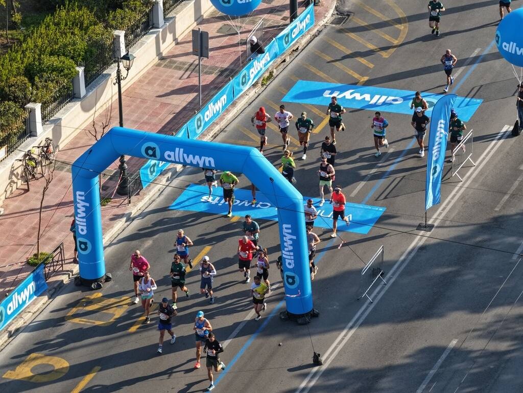 Όλη η πόλη μια γιορτή με περισσότερες από 30.000 συμμετοχές στον Ημιμαραθώνιο της Αθήνας (vid.)
