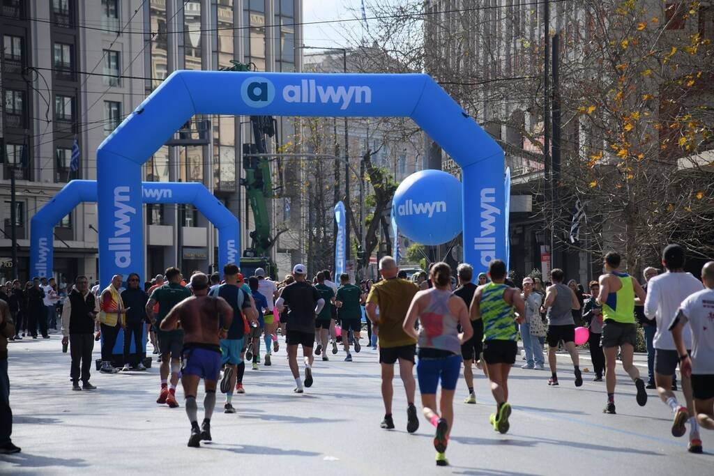 Όλη η πόλη μια γιορτή με περισσότερες από 30.000 συμμετοχές στον Ημιμαραθώνιο της Αθήνας (vid.)