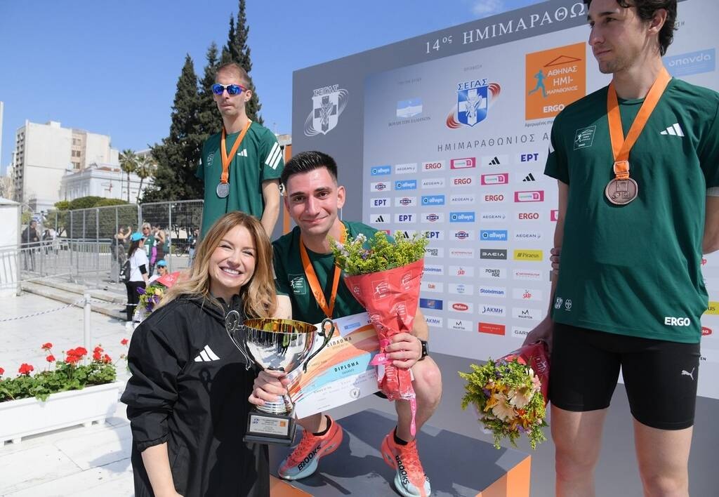 Όλη η πόλη μια γιορτή με περισσότερες από 30.000 συμμετοχές στον Ημιμαραθώνιο της Αθήνας (vid.)