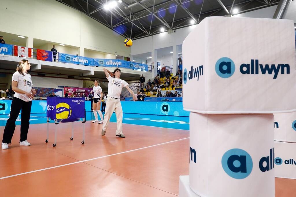 Το κοινό συμμετέχει στο “3 meter challenge” της Allwyn