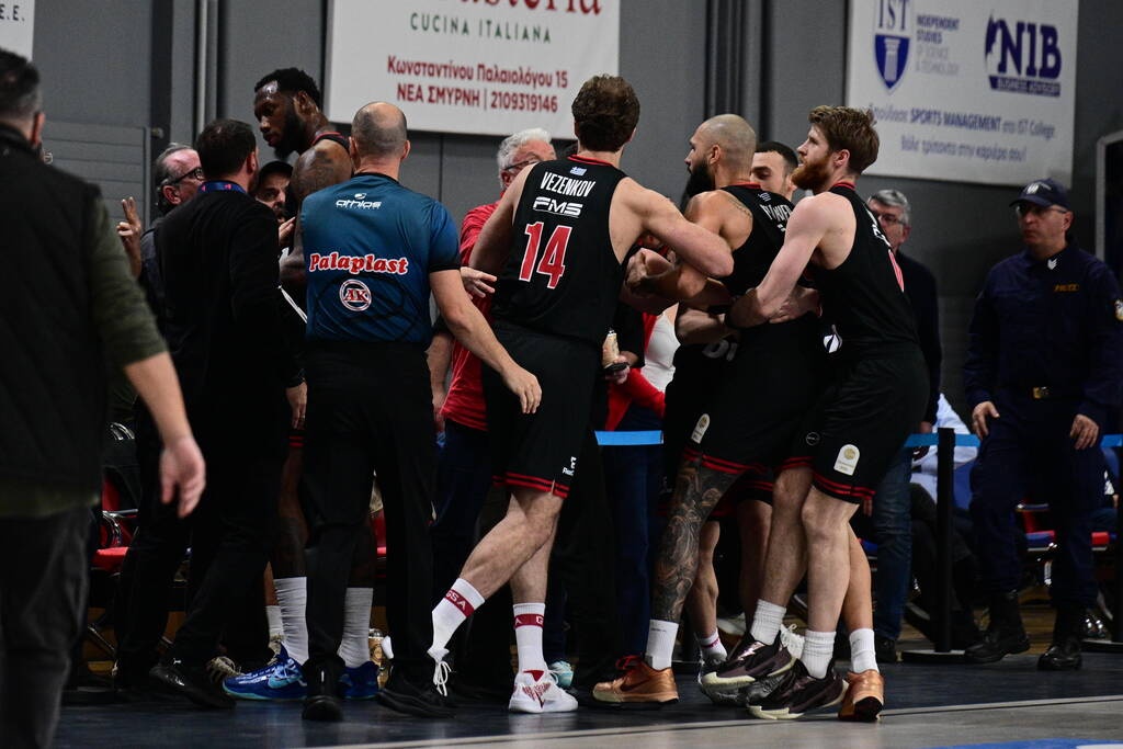 Ο Φουρνιέ ξαναχτύπησε - Όρμηξε σε φίλαθλο του Πανιωνίου ο Γάλλος