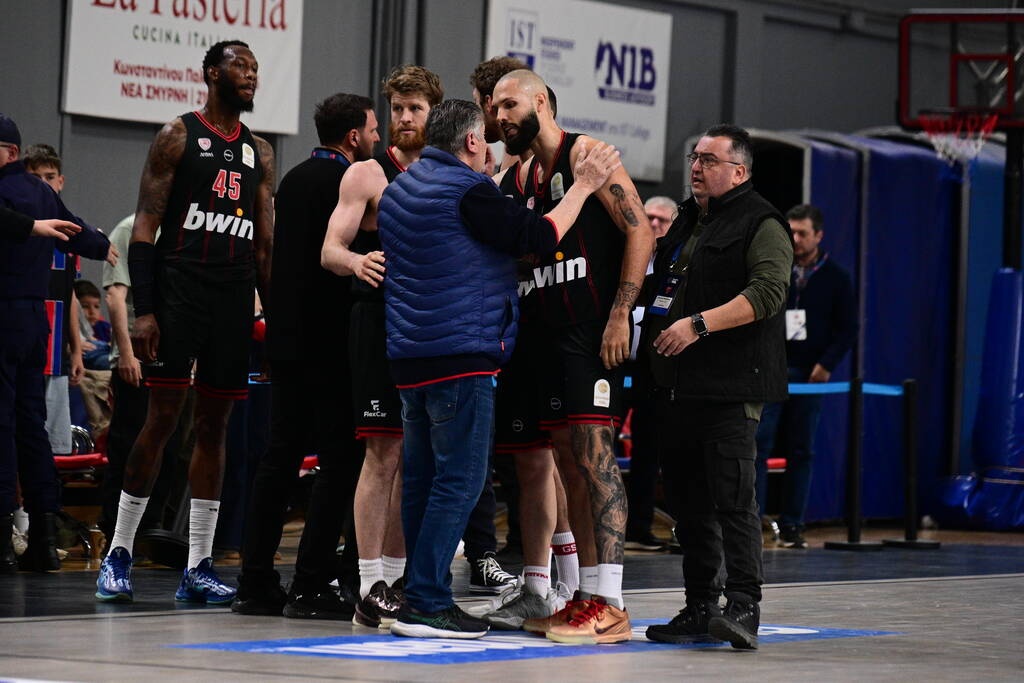 Ο Φουρνιέ ξαναχτύπησε - Όρμηξε σε φίλαθλο του Πανιωνίου ο Γάλλος