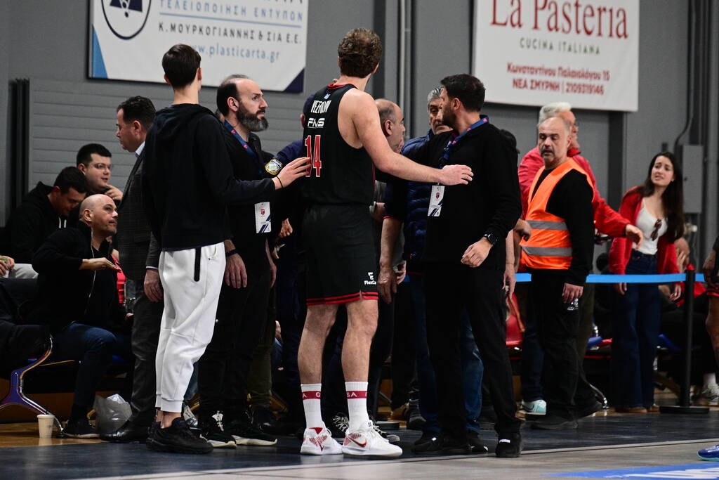 Ο Φουρνιέ ξαναχτύπησε - Όρμηξε σε φίλαθλο του Πανιωνίου ο Γάλλος