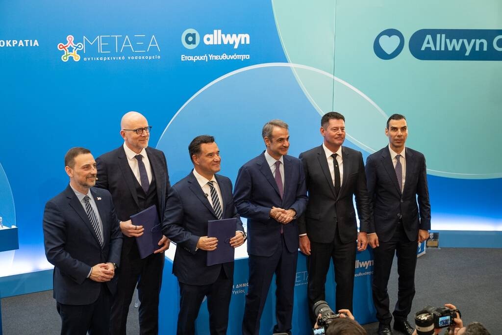 Σαράντος Ευσταθόπουλος, Διοικητής του Αντικαρκινικού Νοσοκομείου «Μεταξά», Jan Karas, Πρόεδρος και Διευθύνων Σύμβουλος της Allwyn στην Ελλάδα, Άδωνις Γεωργιάδης, Υπουργός Υγείας, Κυριάκος Μητσοτάκης, Πρωθυπουργός, Karel Komarek, Ιδρυτής και Πρόεδρος της