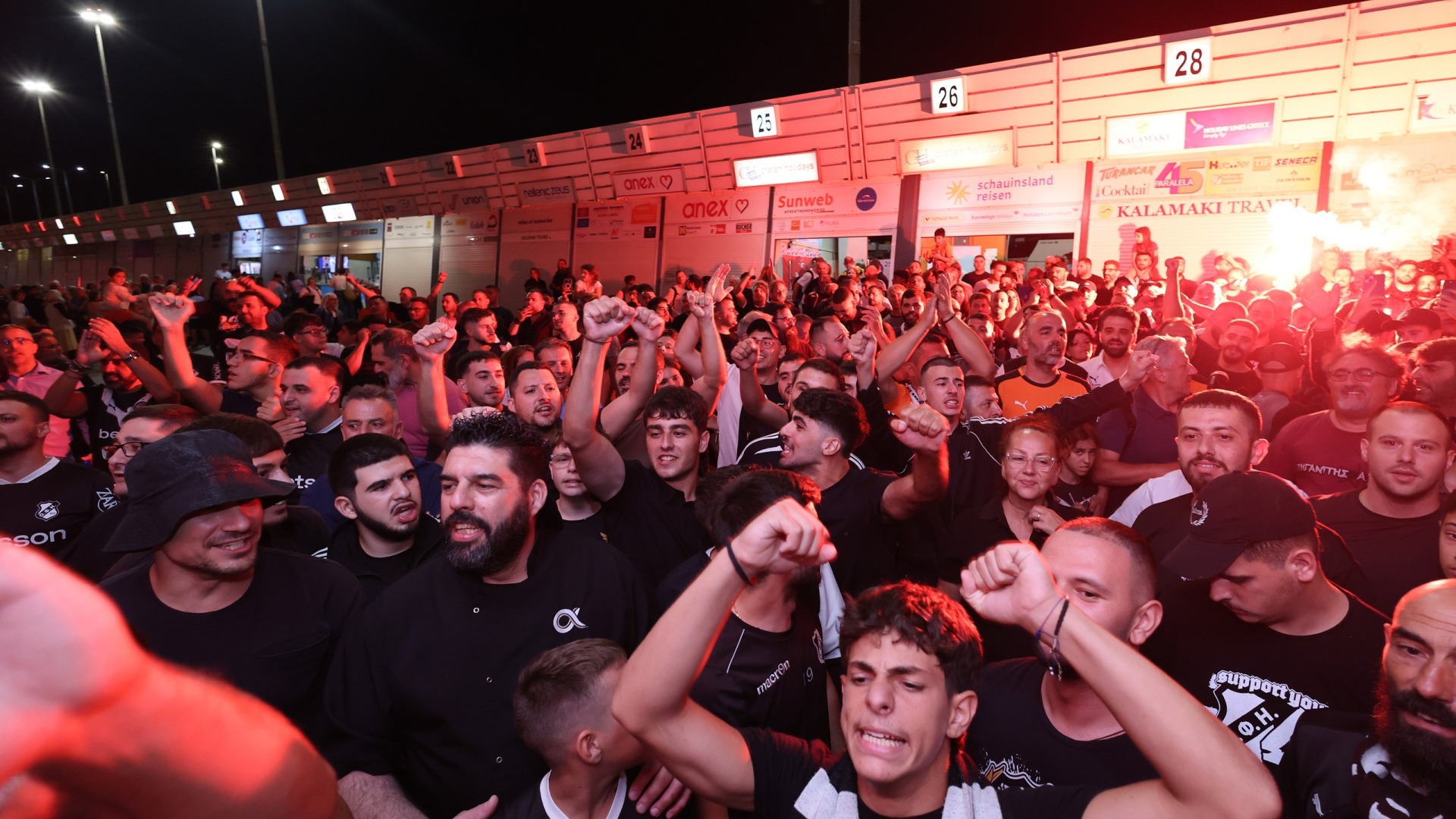 ΥΠΟΔΟΧΗ ΤΗΣ ΑΠΟΣΤΟΛΗΣ ΤΟΥ ΟΦΗ ΑΠΟ ΟΠΑΔΟΥΣ ΤΗΣ ΟΜΑΔΑΣ ΜΕΤΑ ΤΗΝ ΝΙΚΗ ΕΠΙ ΤΟΥ ΟΛΥΜΠΙΑΚΟΥ ΣΤΟ ΣΤΑΔΙΟ Γ.ΚΑΡΑΙΣΚΑΚΗΣ (ΣΤΕΦΑΝΟΣ ΡΑΠΑΝΗΣ / EUROKINISSI)