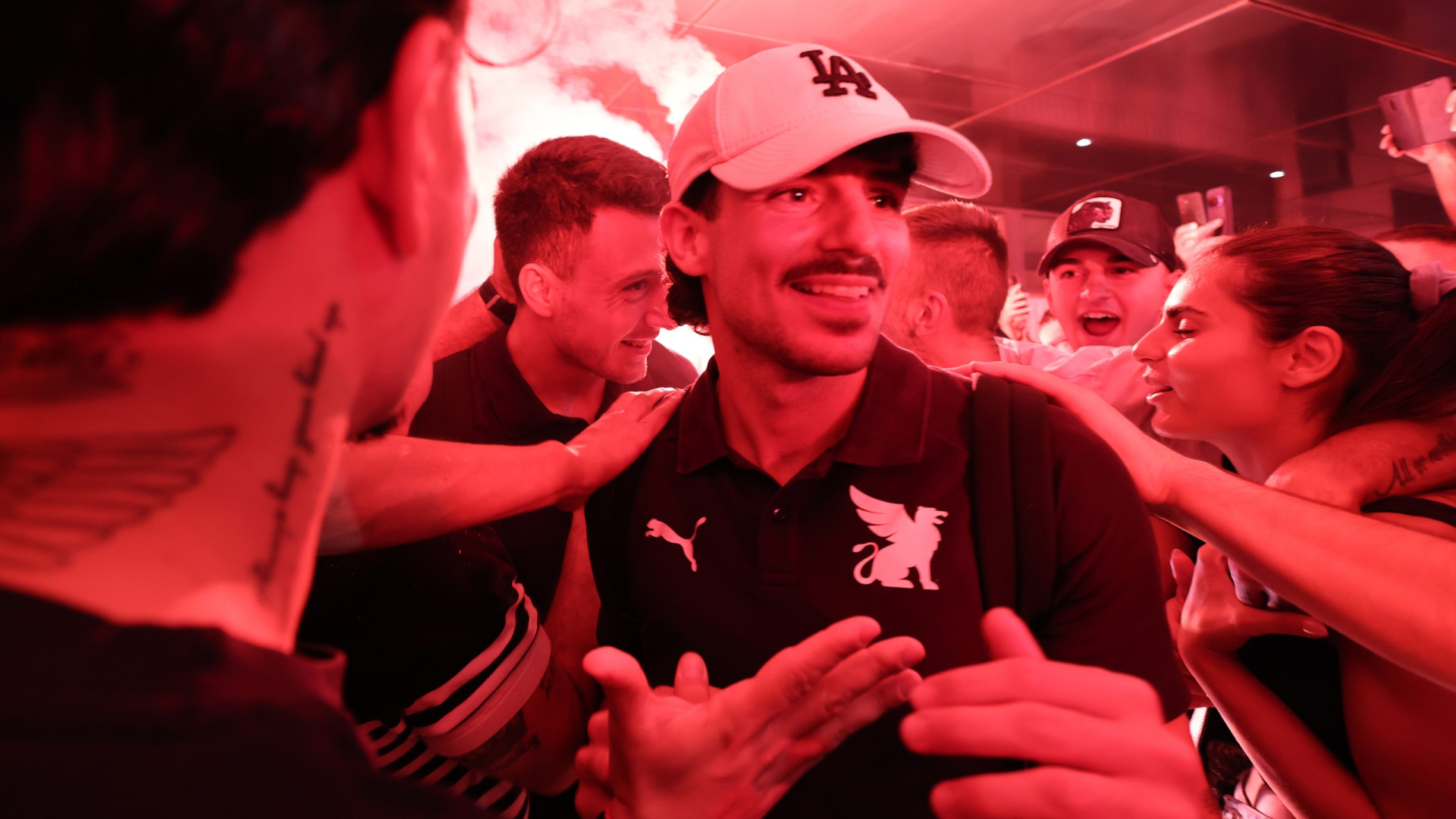 ΥΠΟΔΟΧΗ ΤΗΣ ΑΠΟΣΤΟΛΗΣ ΤΟΥ ΟΦΗ ΑΠΟ ΟΠΑΔΟΥΣ ΤΗΣ ΟΜΑΔΑΣ ΜΕΤΑ ΤΗΝ ΝΙΚΗ ΕΠΙ ΤΟΥ ΟΛΥΜΠΙΑΚΟΥ ΣΤΟ ΣΤΑΔΙΟ Γ.ΚΑΡΑΙΣΚΑΚΗΣ (ΣΤΕΦΑΝΟΣ ΡΑΠΑΝΗΣ / EUROKINISSI)