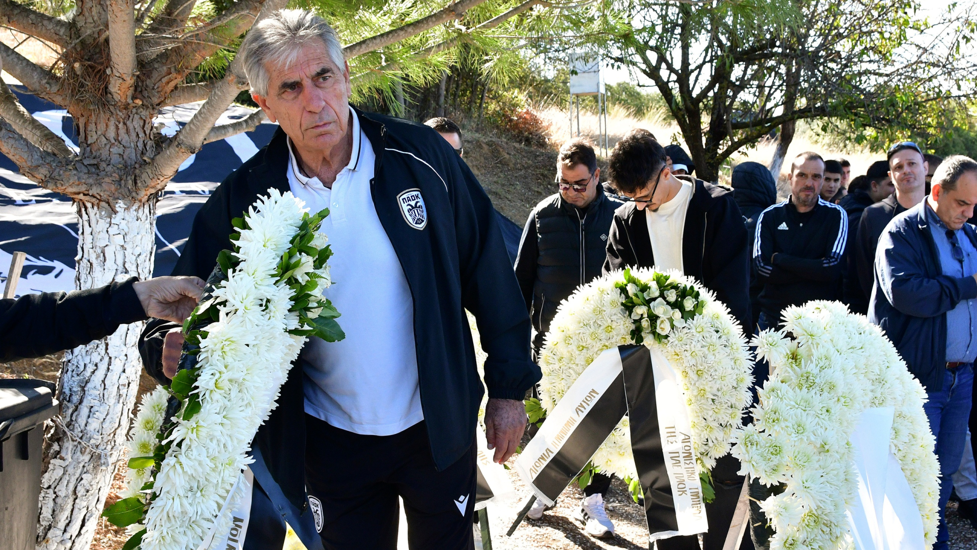 ΜΝΗΜΟΣΥΝΟ ΓΙΑ ΤΟΥΣ ΦΙΛΑΘΛΟΥΣ ΤΟΥ ΠΑΟΚ ΠΟΥ ΕΧΑΣΑΝ ΤΗ ΖΩΗ ΤΟΥΣ ΣΤΑ ΤΕΜΠΗ