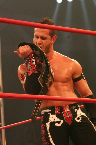 Τραυματίστηκε ο Alex Shelley