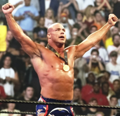 Μπαμπάς εις τριπλούν ο Kurt Angle