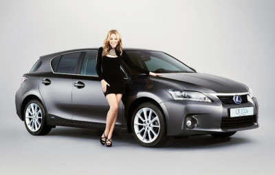 Η Κάιλι Μινόγκ είναι το νέο πρόσωπο της Lexus