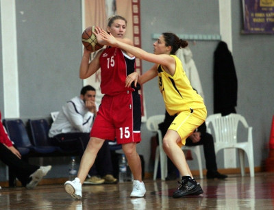 Διαμαρτύρεται μέσω βίντεο