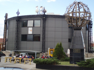 Ραδιοφωνική κατάληψη από μετανάστες...