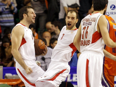 Ζωντανοί και όρθιοι