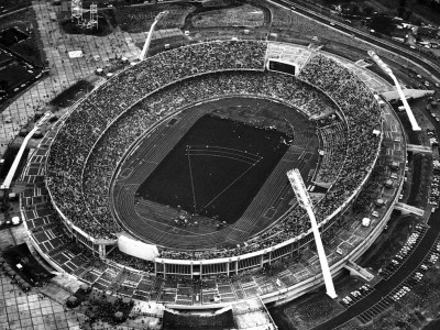 Το ροζ pop corn και τα γήπεδα
