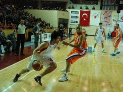 Ντεμπούτο με ήττα για Κόμματο