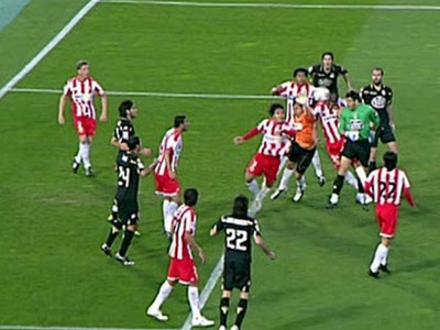 Η κεφαλιά του γκολκίπερ!(video)